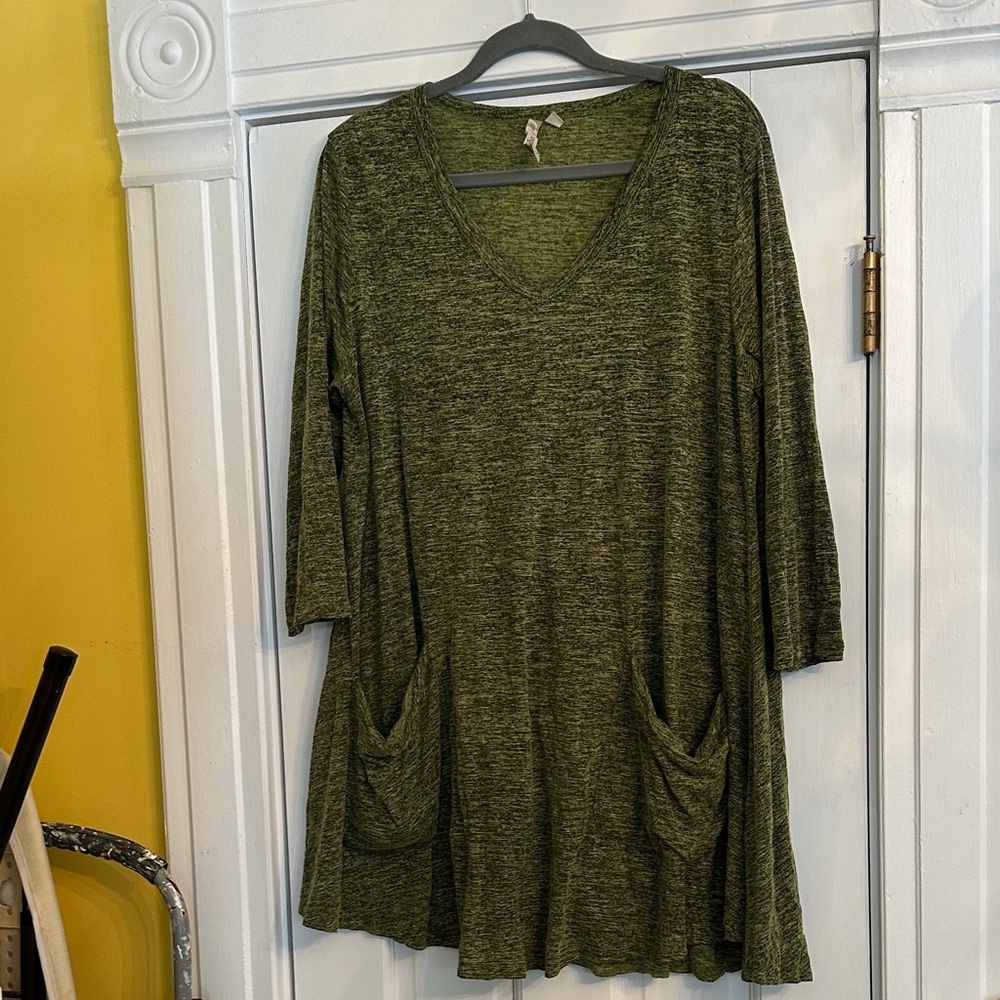 ComfyUSA Women's Olive Green V-Neck Long Sleeve Tunic Top